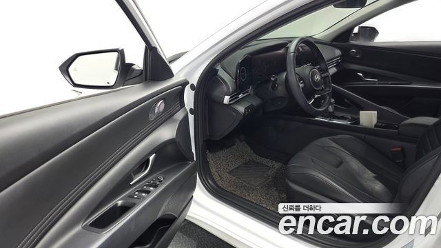 Hyundai AVANTE 1.6 — photo 1 of 31