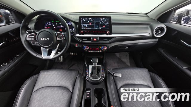 Kia K3 1.6 — photo 1 of 30