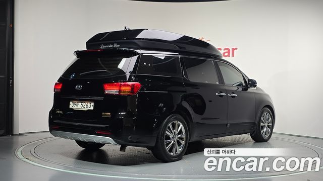 Kia Canival Gasoline 9-seater Hi-Limousine — photo 1 of 32