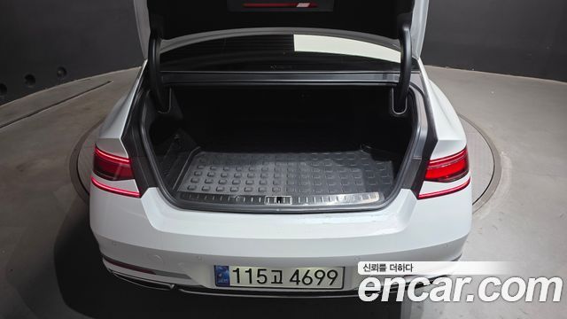 Genesis G90 Gasoline 3.5 Turbo AWD — photo 1 of 36