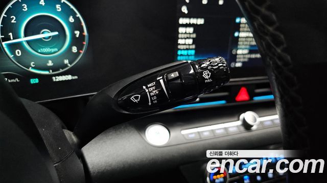 Hyundai AVANTE 1.6 — photo 1 of 33