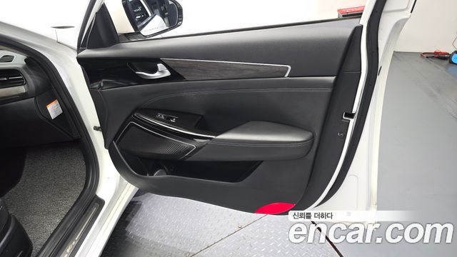 Kia K7 Signature — photo 1 of 36