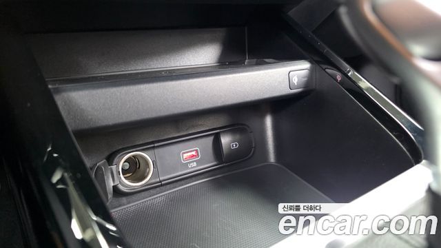 Kia K3 1.6 — photo 1 of 32