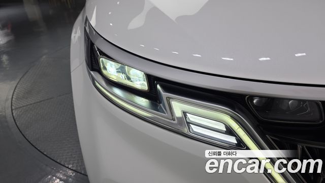 Kia Canival Diesel 9-Seater Prestige — photo 1 of 32