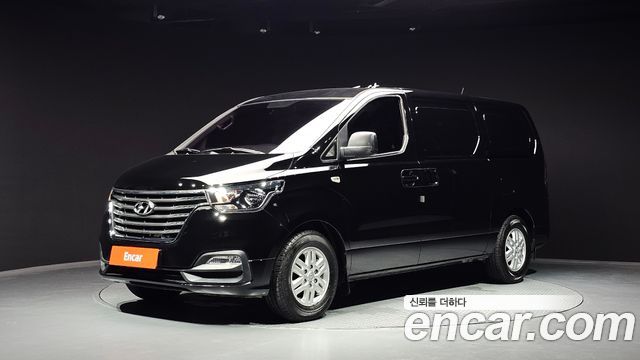 Hyundai Starex Van 3-Seater — photo 1 of 30