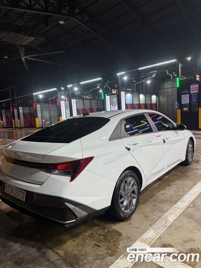 Hyundai AVANTE 1.6 — photo 1 of 8