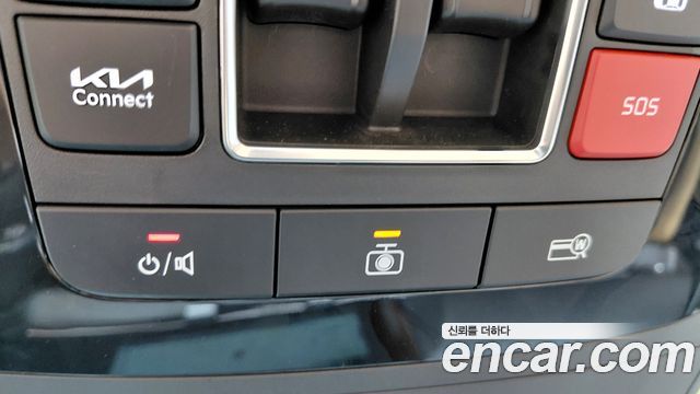 Kia Canival Gasoline 9-Seater Signature — photo 1 of 35