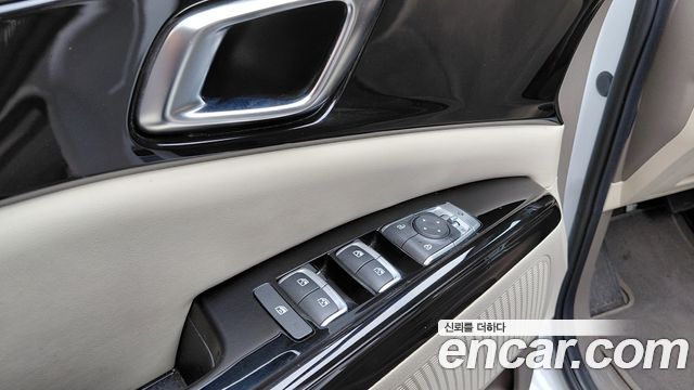 Kia Canival Diesel 9-Seater Noblesse — photo 1 of 32