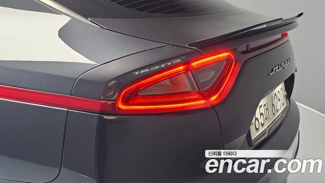Kia Stinger 3.3 Turbo 2WD — photo 1 of 34