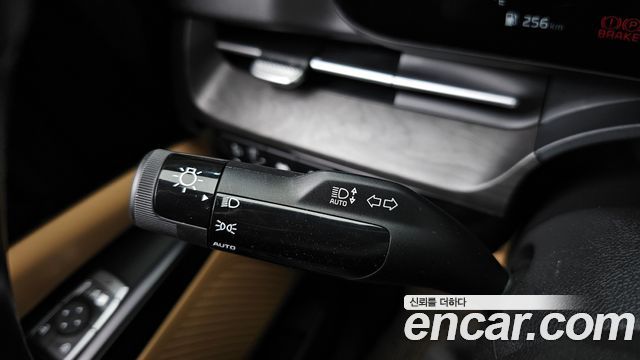 Kia Canival Diesel 9-Seater Prestige — photo 1 of 32