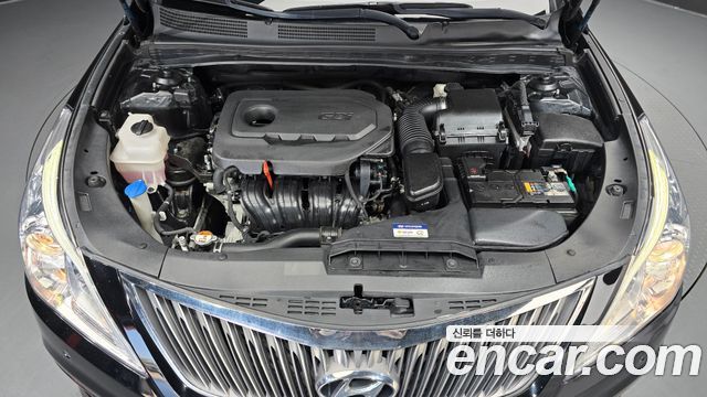 2016 Hyundai Grandeur HG240 Modern Collection, photograph 9