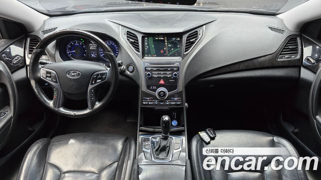 2016 Hyundai Grandeur HG240 Modern Collection, photograph 2