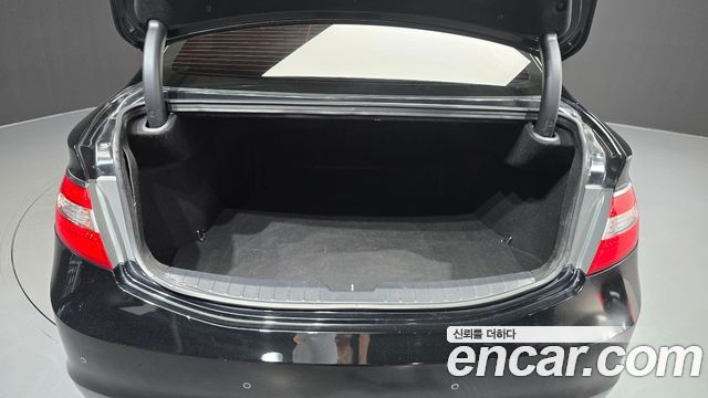 2016 Hyundai Grandeur HG240 Modern Collection, photograph 3
