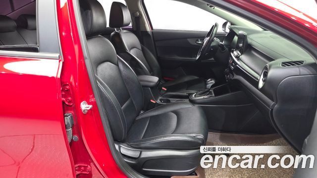 Kia K3 Luxury — photo 1 of 30