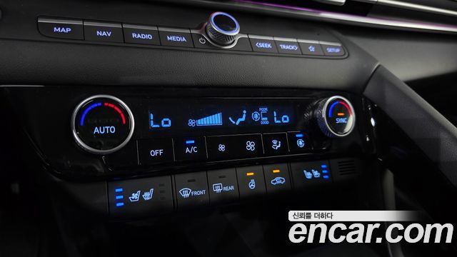 Hyundai AVANTE 1.6 — photo 1 of 32