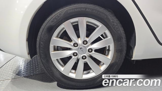 2013 Kia K3 Trendy, photograph 4