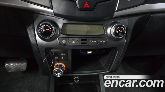 KG_Mobility_Ssangyong KORANDO 2.2 RX 2WD — photo 1 of 32