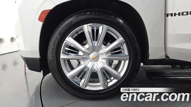 ChevroletGMDaewoo Tahoe 6.2 Dark Knight 4WD — photo 1 of 36