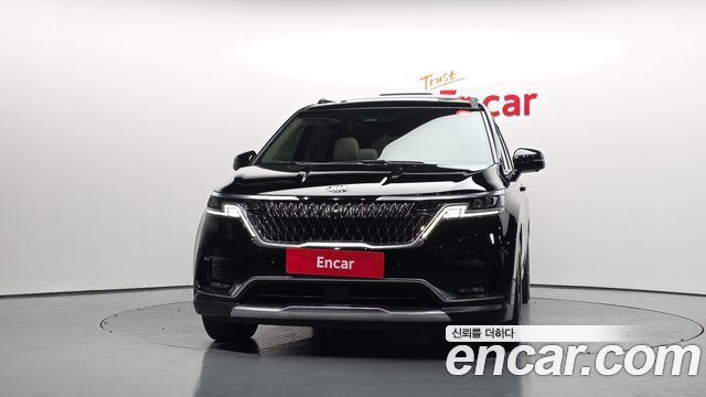Kia Canival Diesel 9-Seater Signature — photo 1 of 33