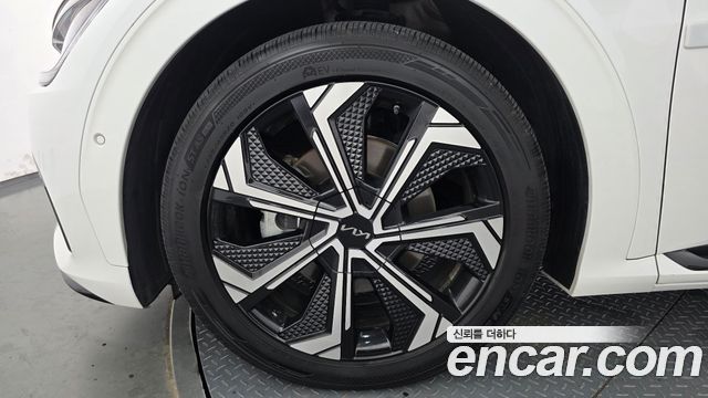 Kia EV6 Long Range 4WD — photo 1 of 34