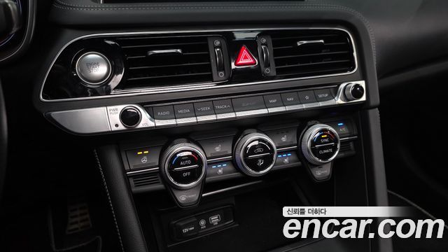 Genesis G70 2.0T — photo 1 of 37
