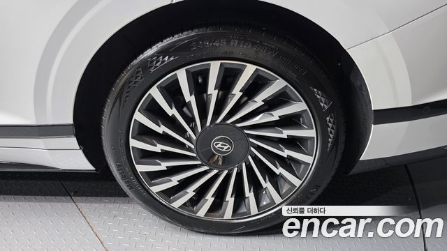 Hyundai Grandeur 2,5 Gasoline 2WD — photo 1 of 36