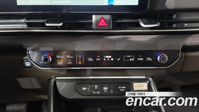 Kia Canival Diesel 7-Seater Outdoor — photo 1 of 40