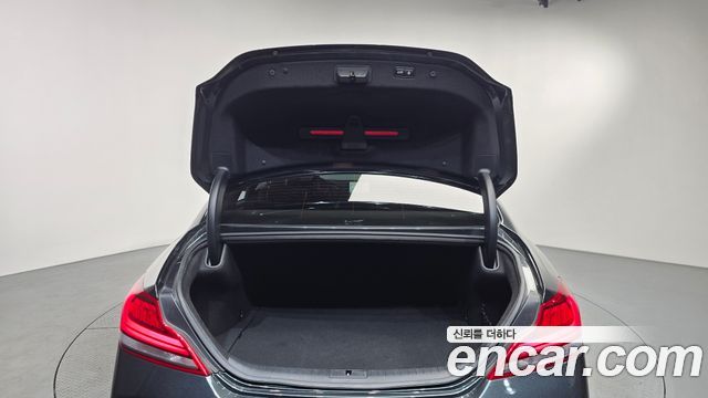Genesis G70 2.0T AWD — photo 1 of 34