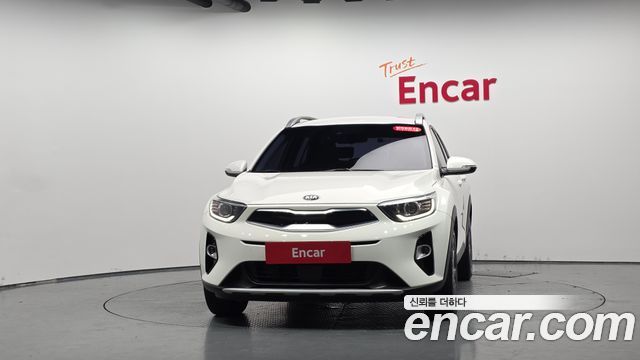 Kia Stonic 1.4 — photo 1 of 31