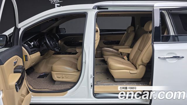 2016 Kia Canival 9-seater Noblesse, photograph 3