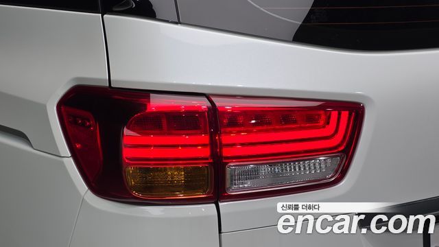 2016 Kia Canival 9-seater Noblesse, photograph 2