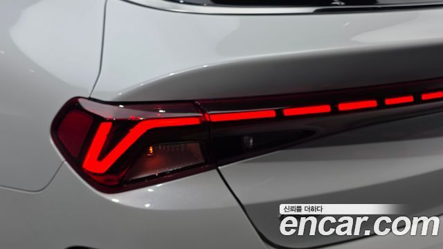 Kia K5 Signature — photo 1 of 32