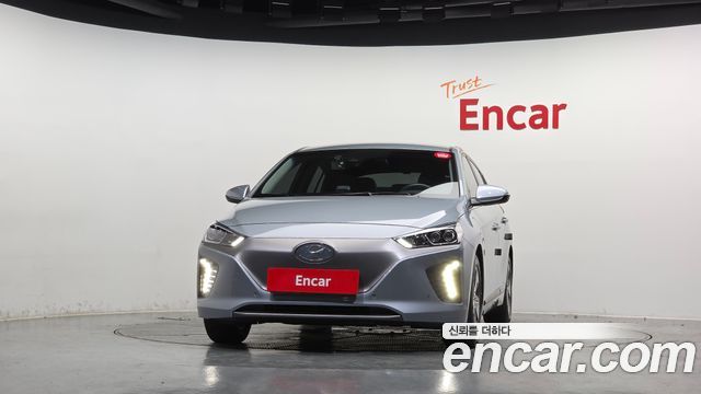 Hyundai Ioniq Q — photo 1 of 30