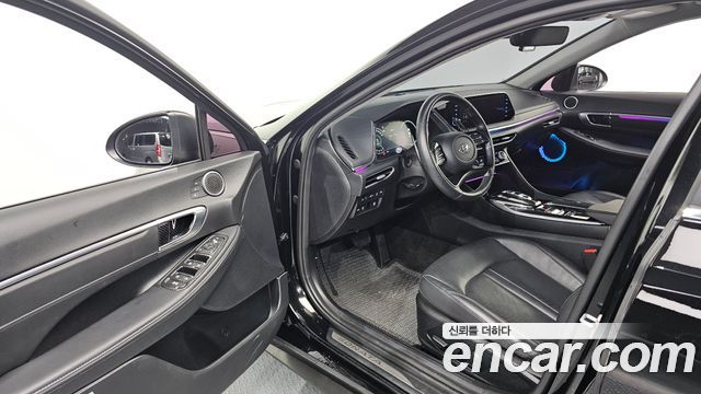 Hyundai Sonata 2.0 — photo 1 of 31