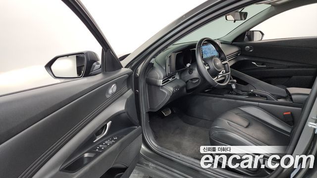 Hyundai AVANTE 1.6 — photo 1 of 30
