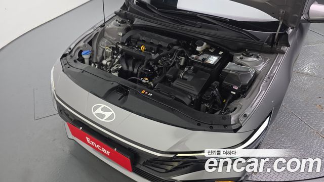 Hyundai AVANTE 1.6 — photo 1 of 30