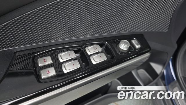 2015 KG_Mobility_Ssangyong TIBOLI LX 2WD, photograph 3