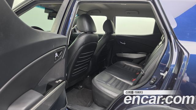 2015 KG_Mobility_Ssangyong TIBOLI LX 2WD, photograph 4