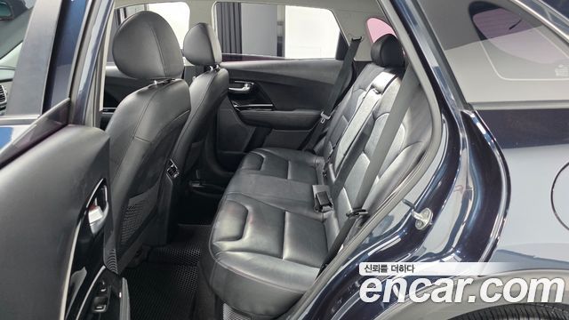 Kia Niro Noblesse — photo 1 of 34