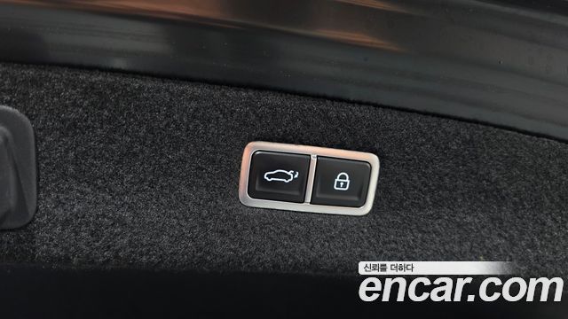 Genesis G90 Gasoline 3.5 Turbo AWD — photo 1 of 39