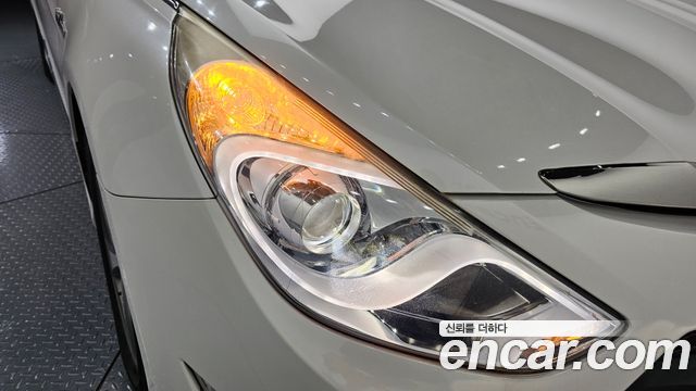 Hyundai Sonata 2.0 — photo 1 of 32