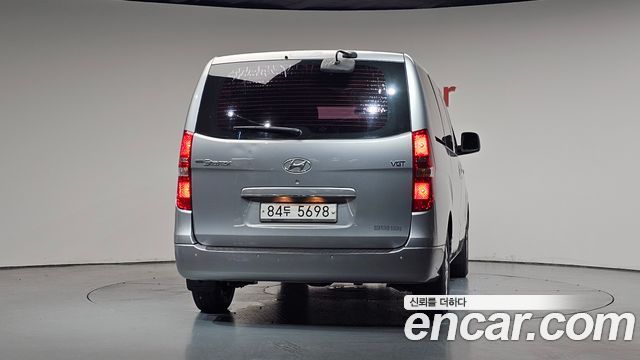 Hyundai Starex 5-Seater VAN — photo 1 of 31