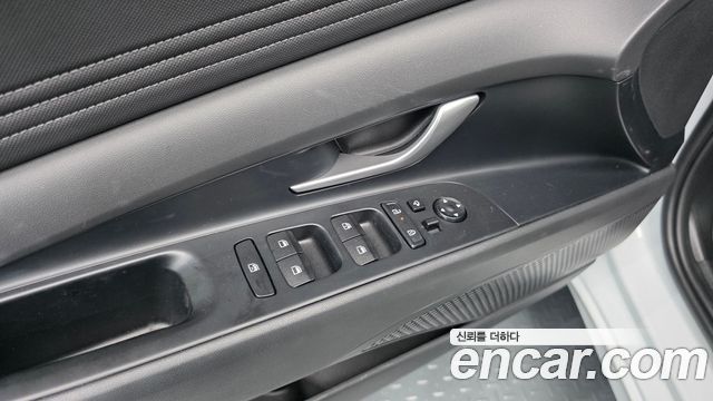 Hyundai AVANTE 1.6 — photo 1 of 32