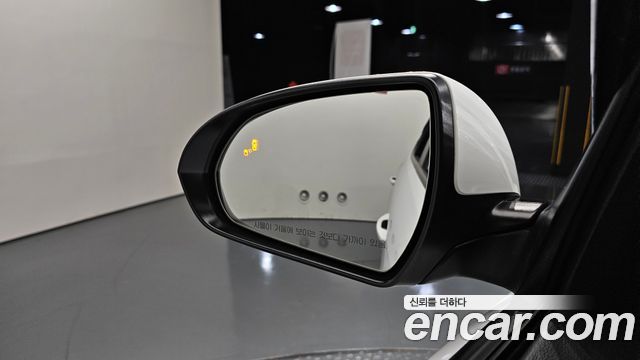 Hyundai AVANTE 1.6 — photo 1 of 20