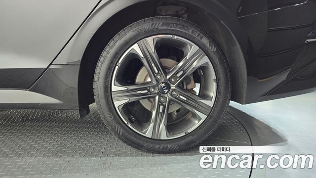 Kia K5 2.0 — photo 1 of 32