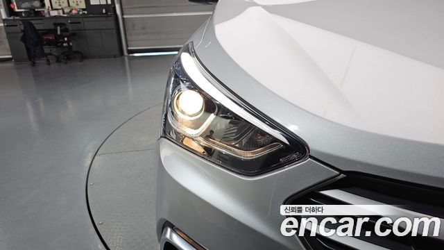 Hyundai Santafe Diesel 2.0 2WD — photo 1 of 32