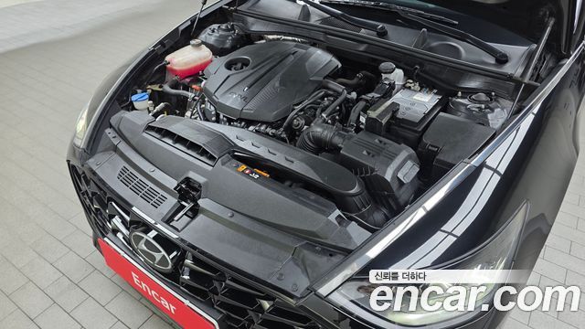 Hyundai Sonata 2.0 — photo 1 of 33