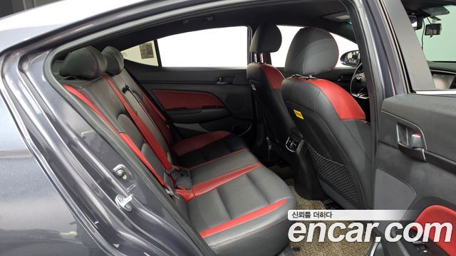 Hyundai AVANTE 1.6 Turbo Sport — photo 1 of 32