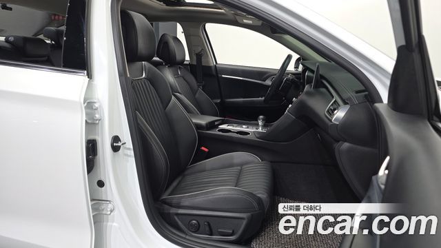 Genesis G70 2.0T — photo 1 of 35