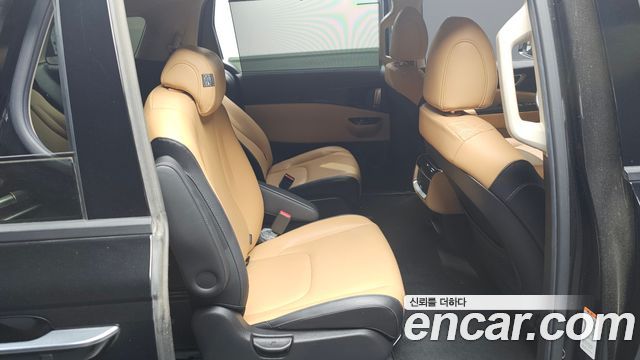 Kia Canival Diesel 9-Seater Noblesse — photo 1 of 20